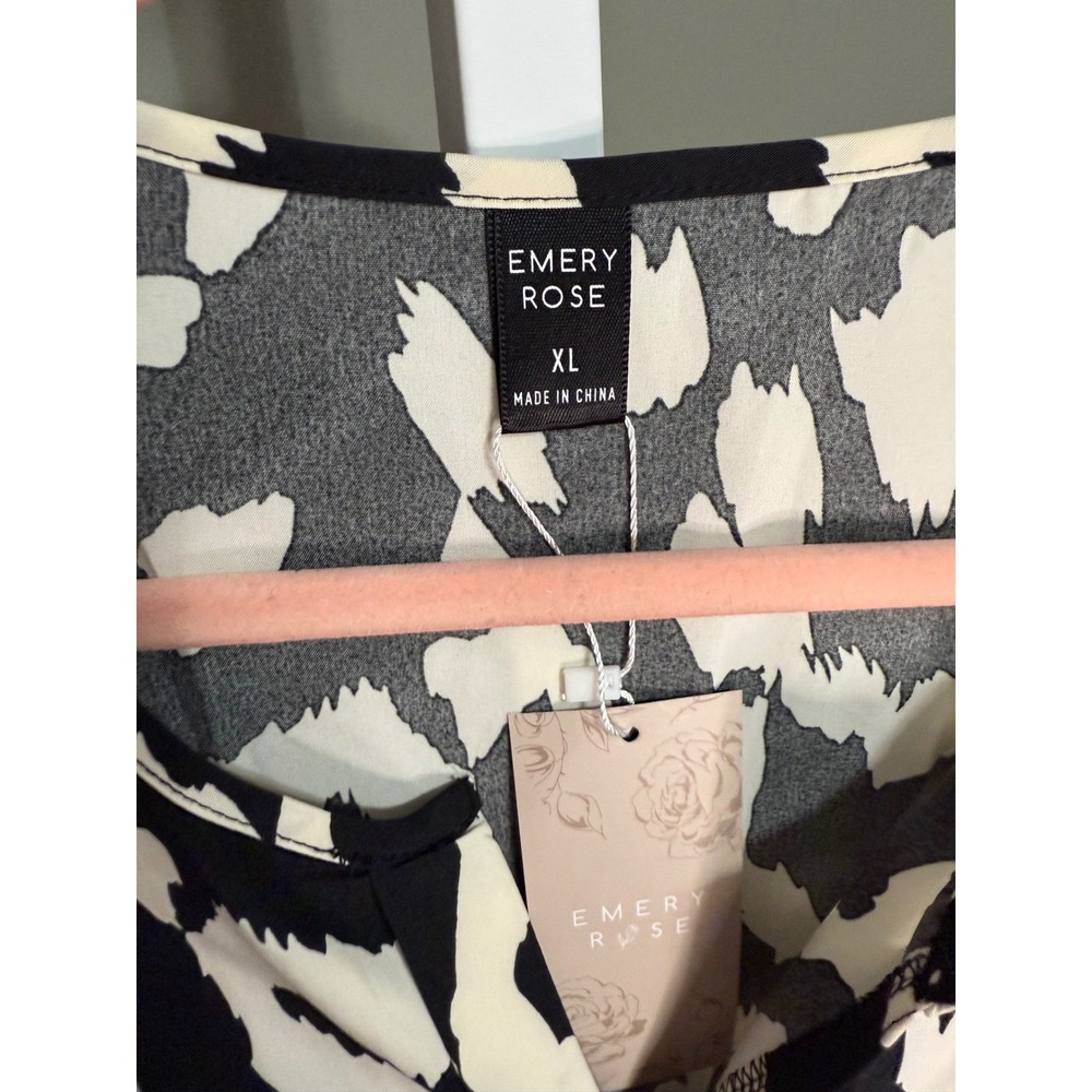 Emery Rose NWT XL Black White Leopard Print V-Neck Blouse Workwear Office - Picture 4 of 6
